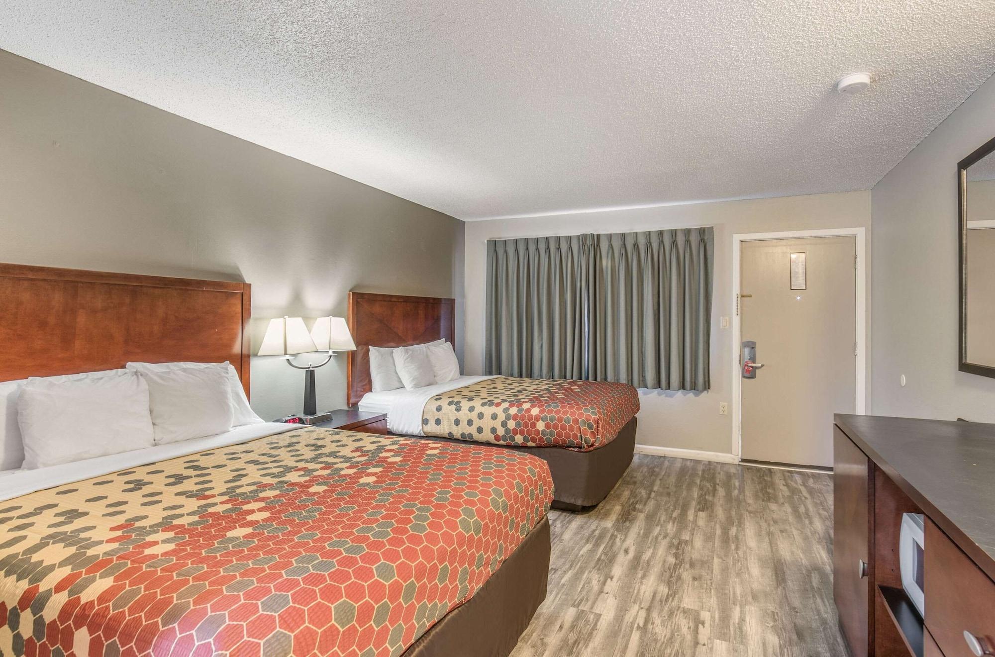 Econo Lodge Inn & Suites Ирека Екстериор снимка