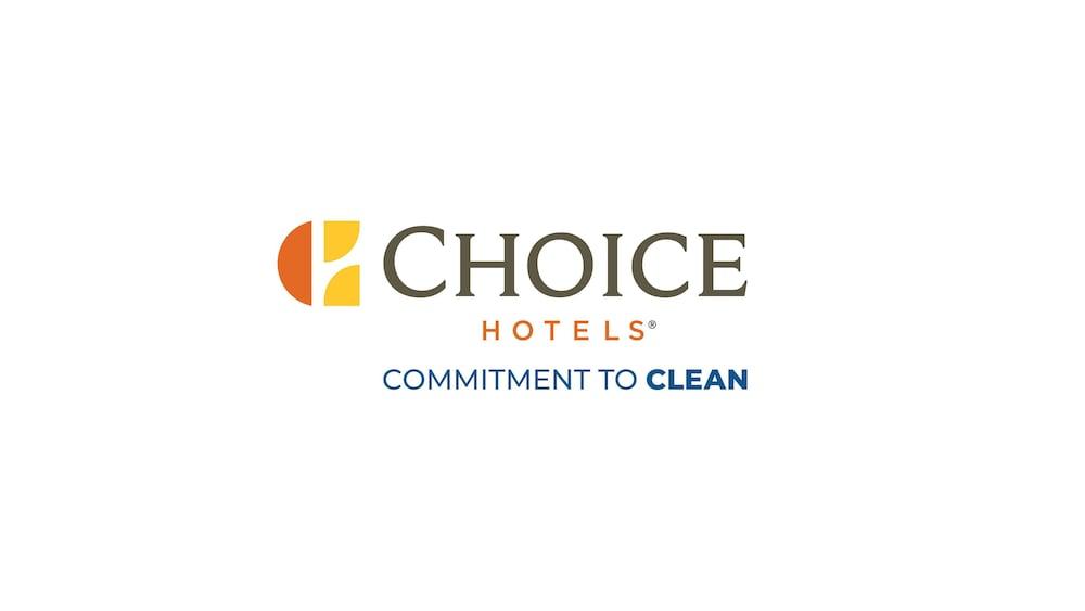 Econo Lodge Inn & Suites Ирека Екстериор снимка