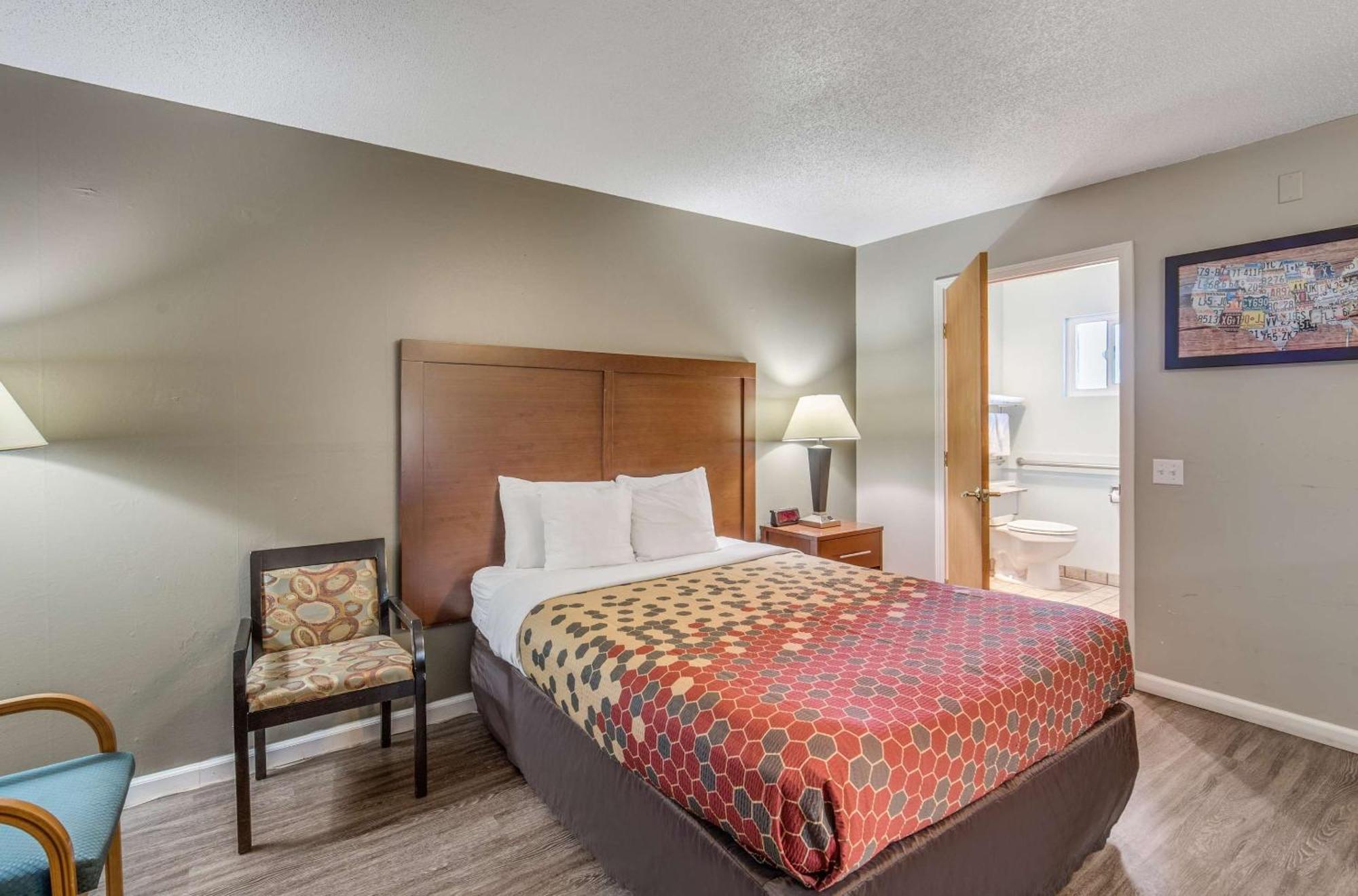 Econo Lodge Inn & Suites Ирека Екстериор снимка