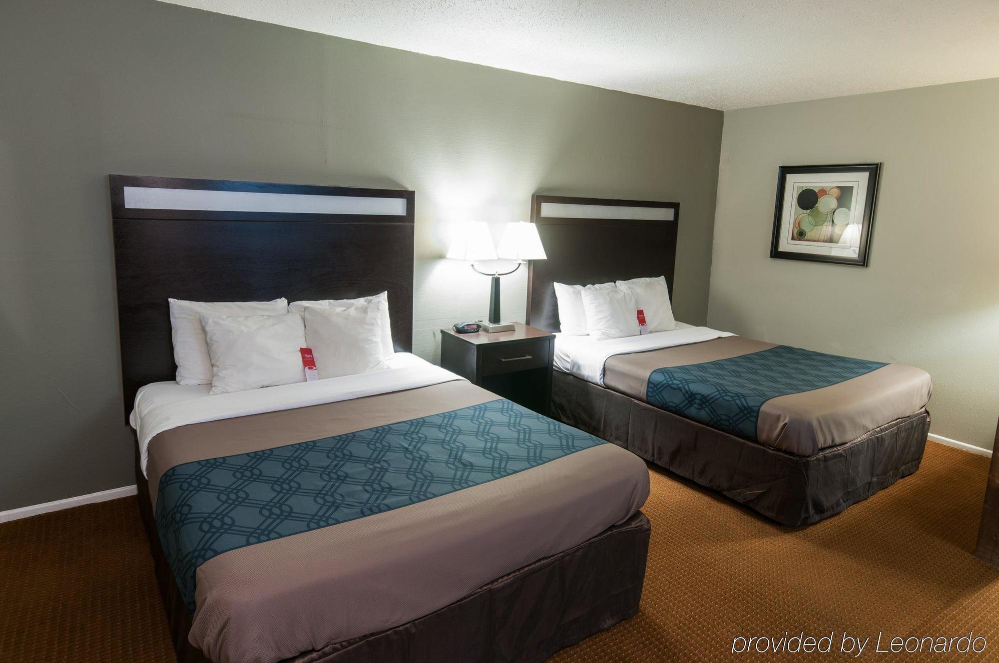 Econo Lodge Inn & Suites Ирека Екстериор снимка