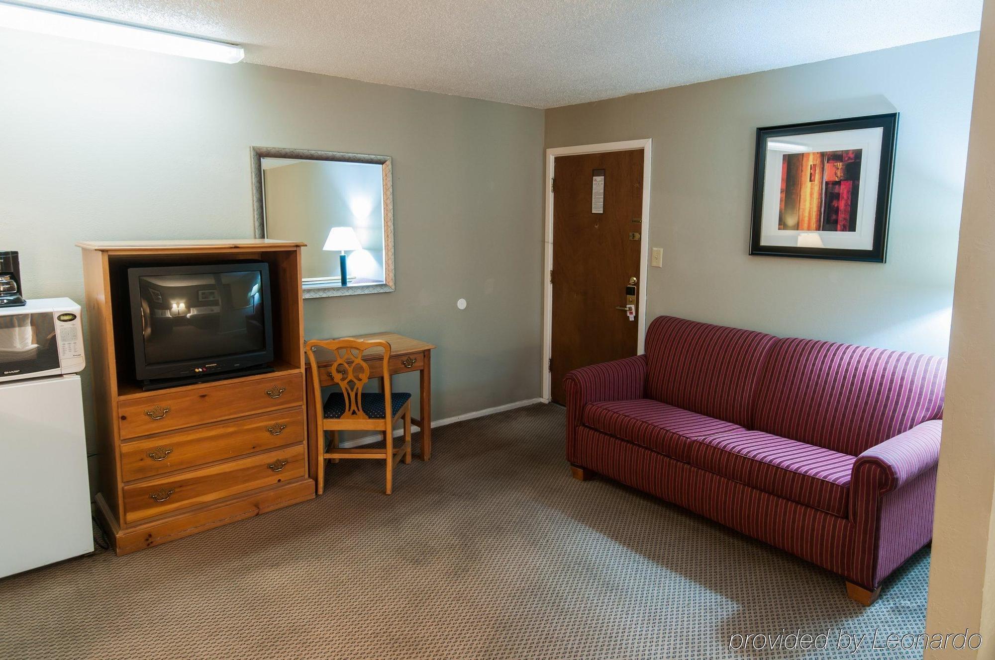 Econo Lodge Inn & Suites Ирека Екстериор снимка