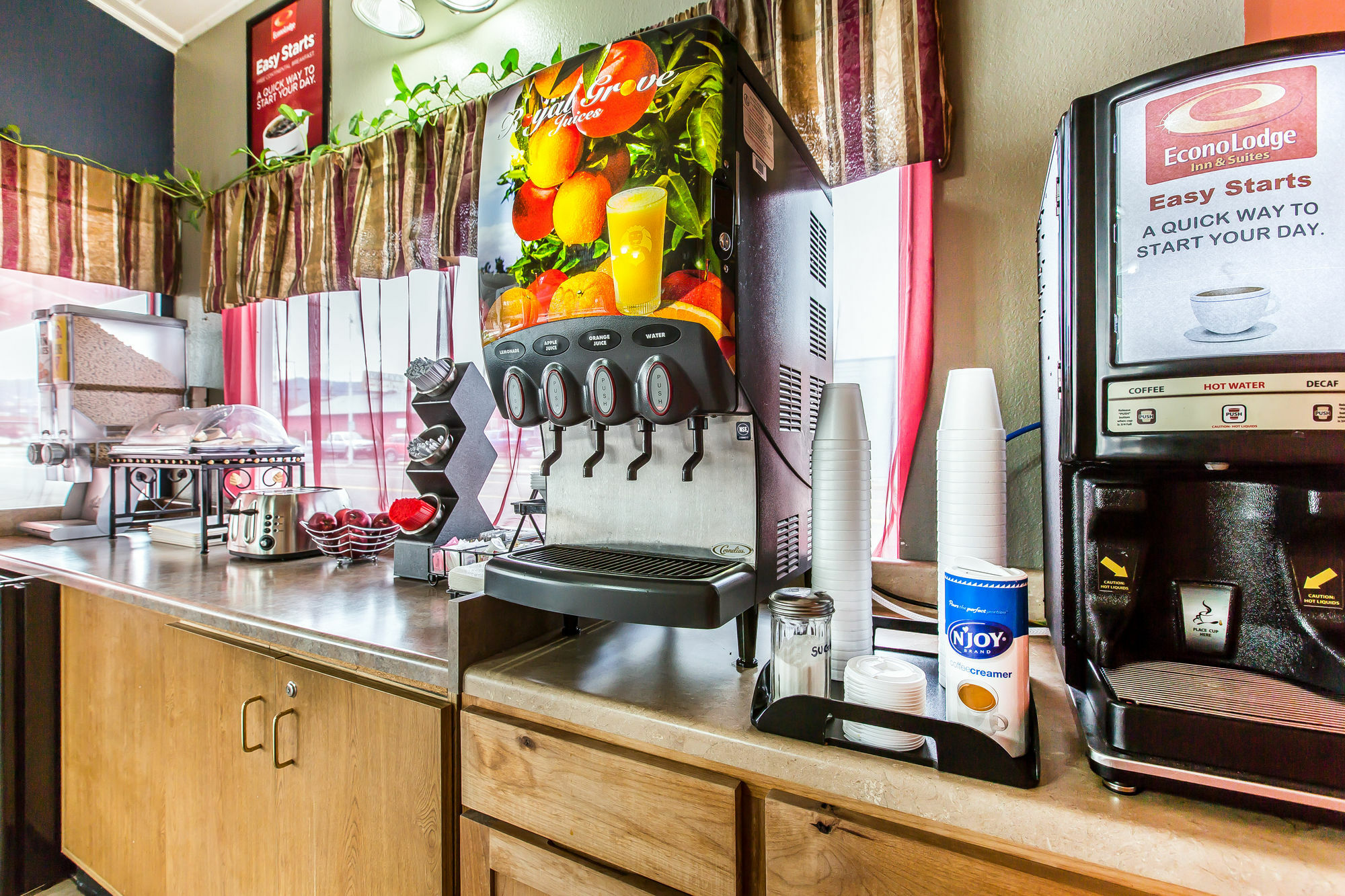 Econo Lodge Inn & Suites Ирека Екстериор снимка